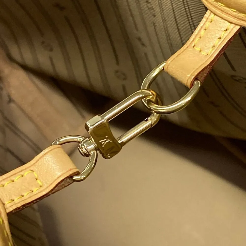 Louis Vuitton Neverfull MM Monogram Tote Bag M40156